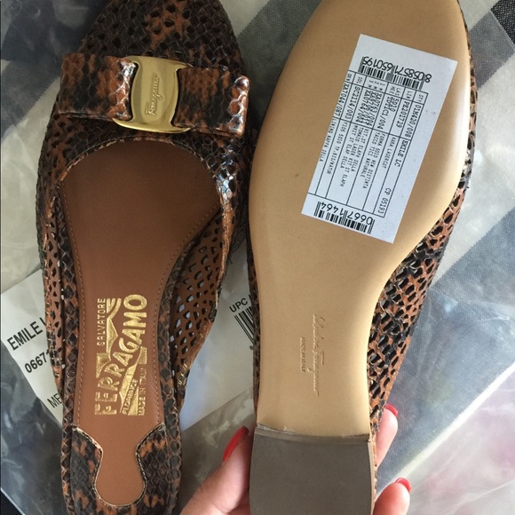 Salvatore Ferragamo slip on flats - Picture 2 of 4